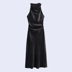 Robe longue sans manches effet plissée en satin couleur noire