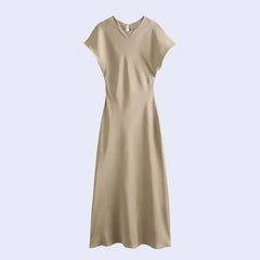 Robe longue unie manches chauve-souris en satin couleur beige