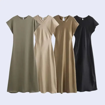 Différents modèles de robes longues unies manches chauve-souris en satin