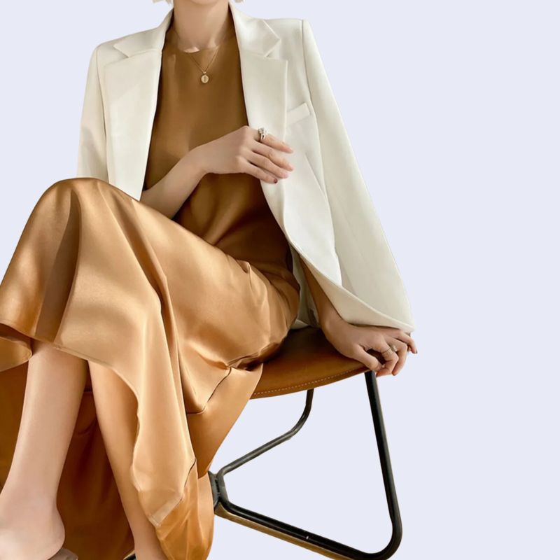 Robe midi sans manches unie en satin caramel