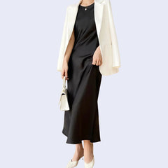 Robe midi sans manches unie en satin noir