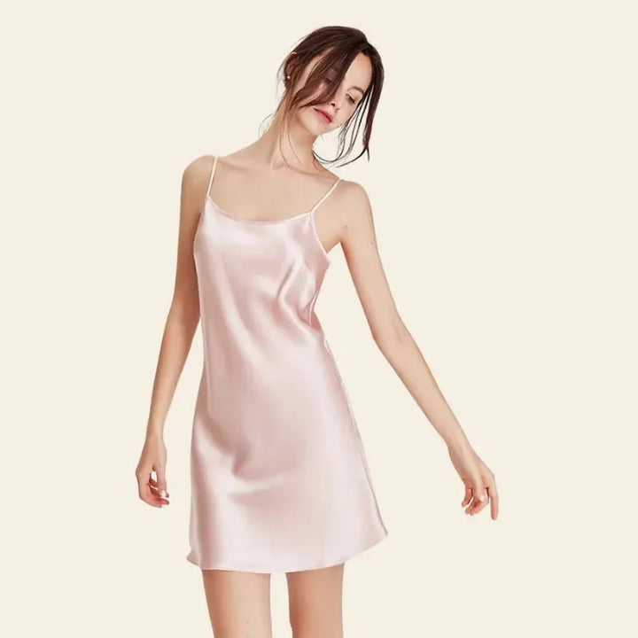 Robe de nuit courte unie brillante en soie rose