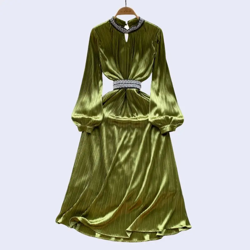 Robe de soirée longue avec diamants en satin vert
