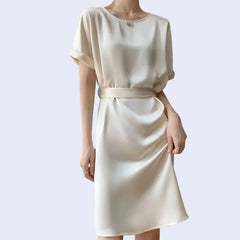 Robe de soirée mi-longue ourlet et ceinture en satin ivoire