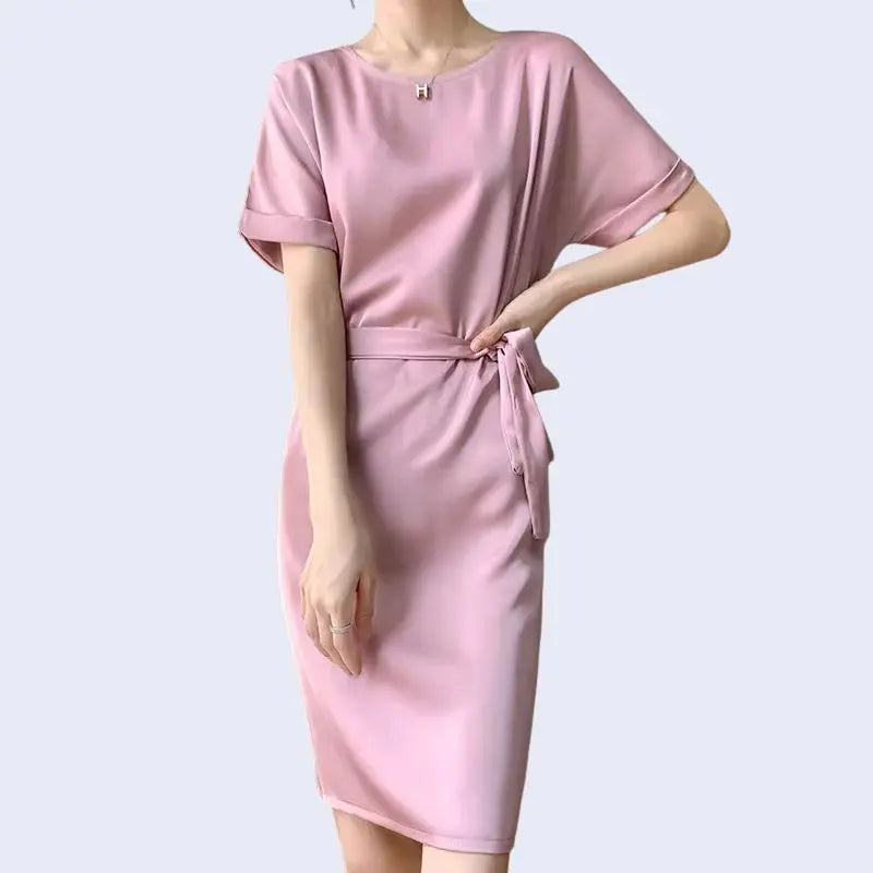 Robe de soirée mi-longue ourlet et ceinture en satin rose