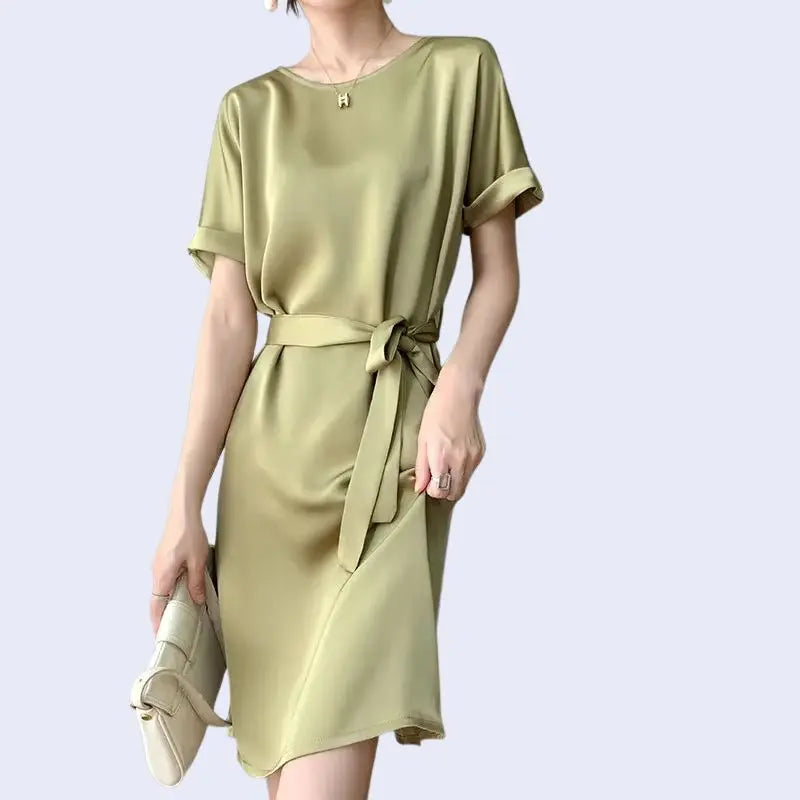 Robe de soirée mi-longue ourlet et ceinture en satin vert pastel