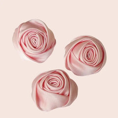 Roses fermées artificielles en satin de soie rose