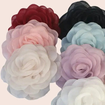 Modèles de roses ouvertes artificielles en mousseline de soie