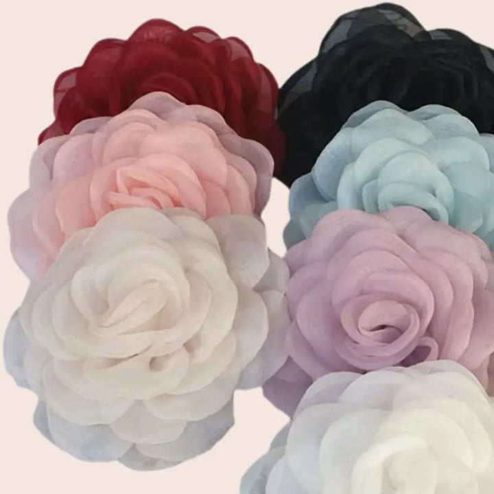 Modèles de roses ouvertes artificielles en mousseline de soie