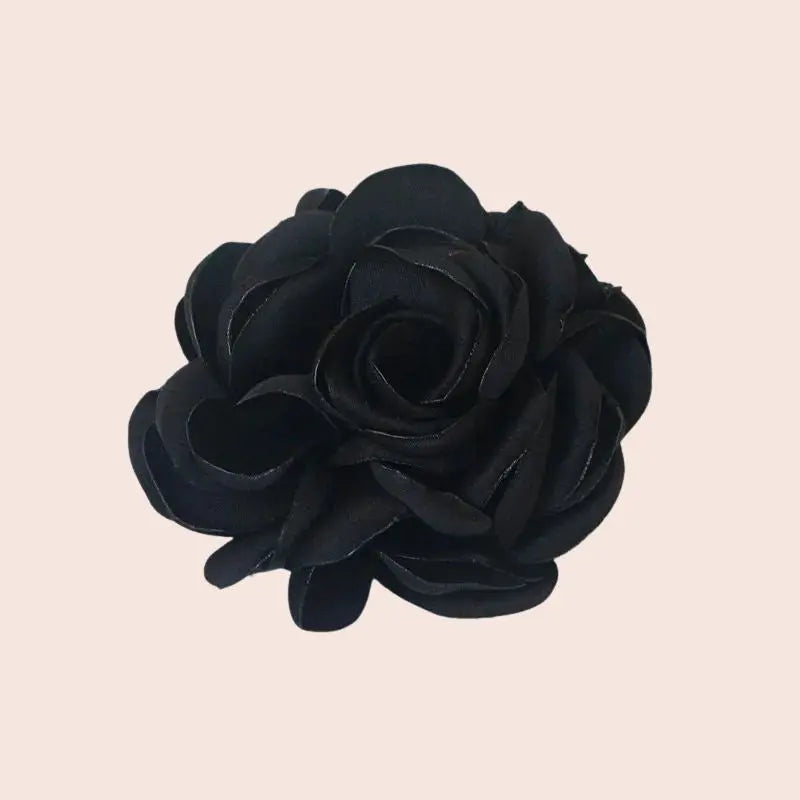 Roses ouvertes artificielles en satin de soie noir