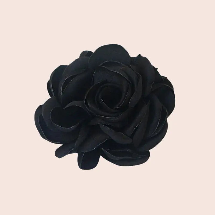 Roses ouvertes artificielles en satin de soie noir