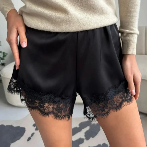 Short court uni en satin et dentelle noir l Satin Lifestyle